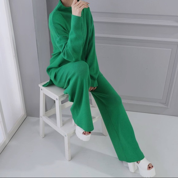 11 MADE IN EUROPE KNIT SWEATER AND PANT SET - Picture 5 of 5